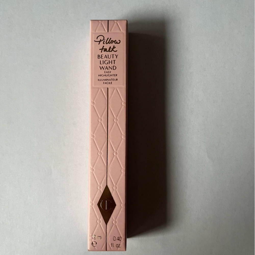 Charlotte Tilbury Beauty Light Wand shade pillow talk highlighter